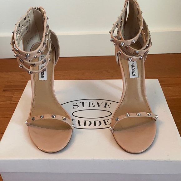 SOLD!! GENTLY USED STEVE MADDEN 4 INCH HEELS - Picture 1 of 5